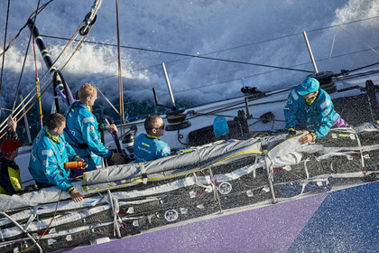 THM-17_108464_VOR-LISBON-LEG2start