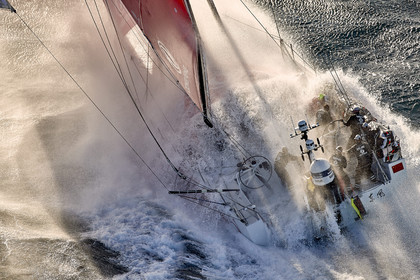 THM-17_107610_VOR-LISBON-LEG2start