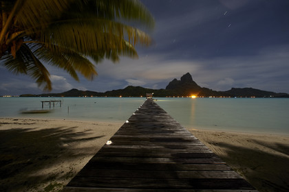 15_025822  ©ThMartinez Sea&Co.  BORA BORA - ILES SOUS LE VENT. POLYNESIE FRANCAISE .  6 Février 2015. .Moonlight photo of Bora Bora...