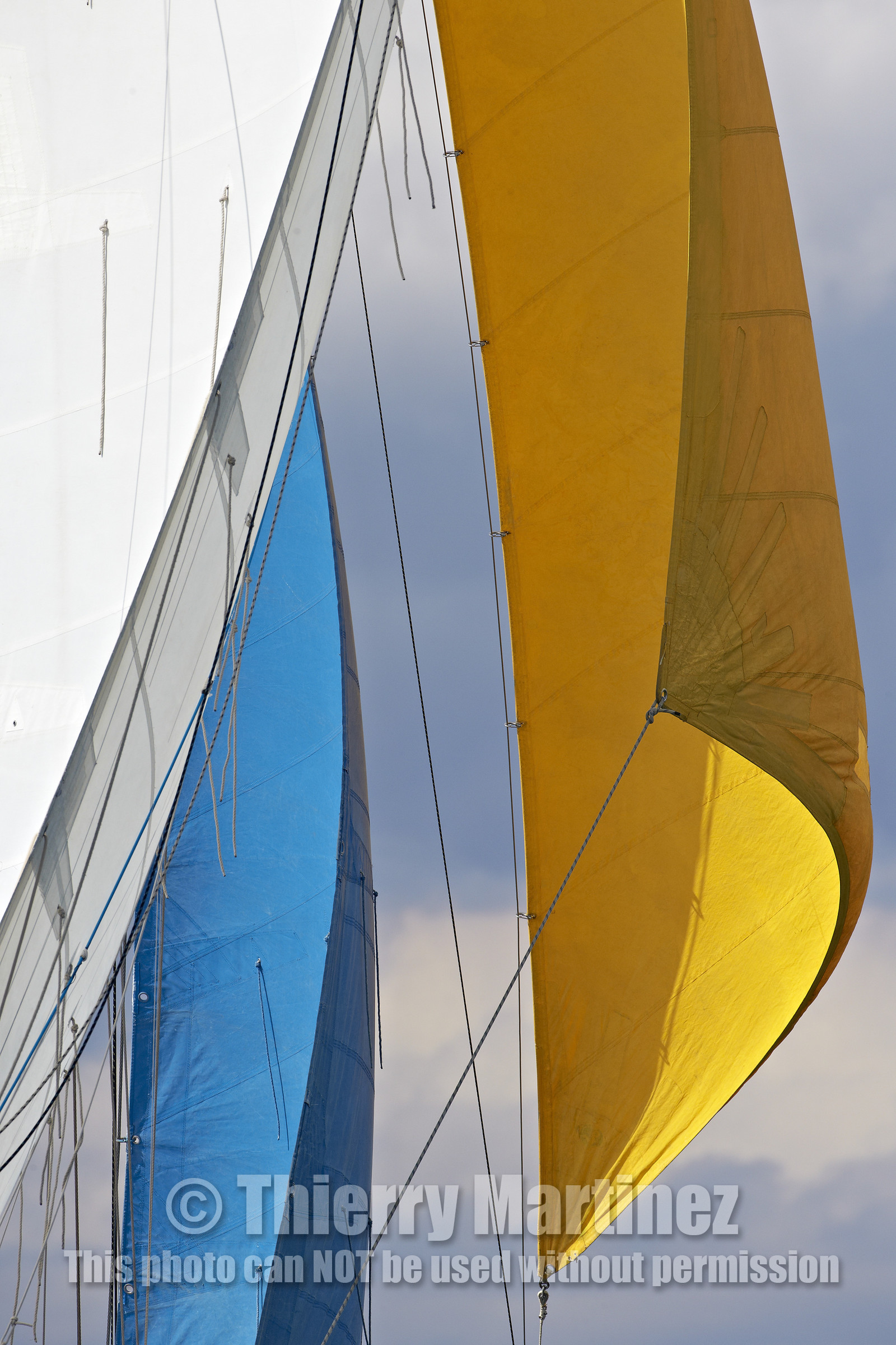 Langoustier  KROG E BARZ sous voile dans le golfe du Morbihan.