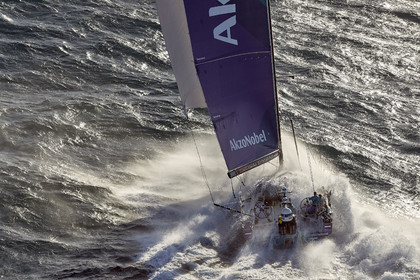 THM-17_105632_VOR-LISBON-LEG2start