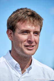 Baptême du trimaran ULTIM de François Gabart « SVR-LAZARIGUE » par Mélanie Laurent à Concarneau.