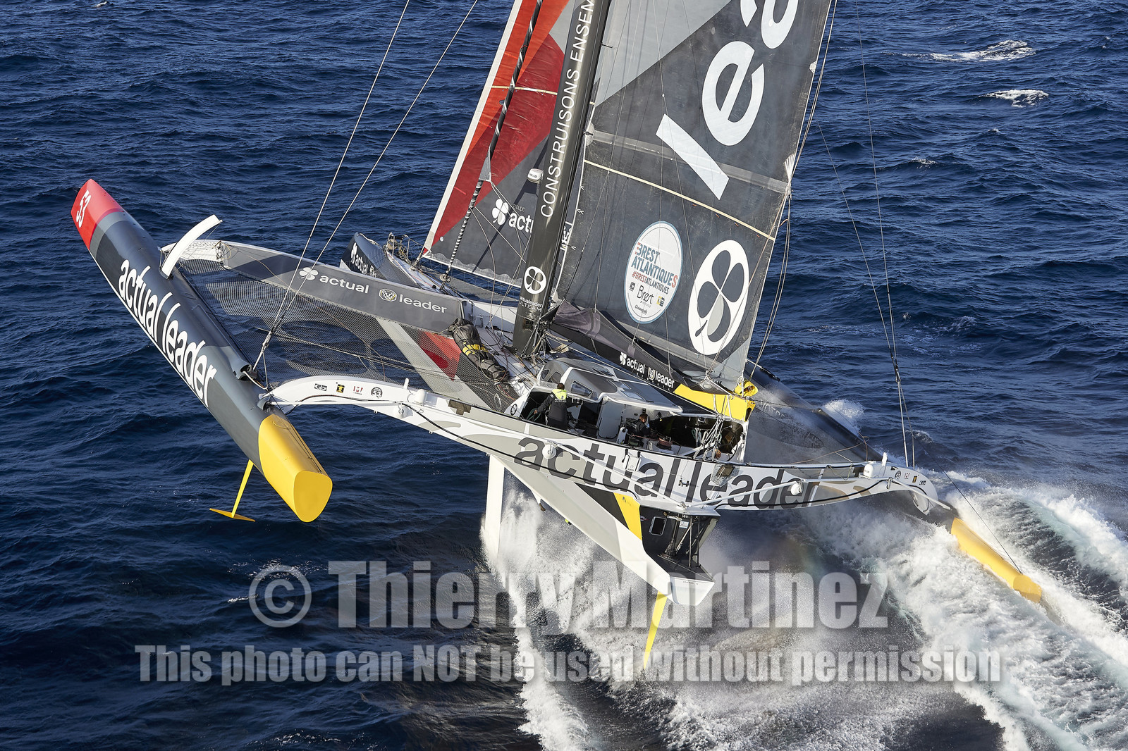 « ULTIM ACTUAL LEADER , Skipper Yves Le Blevec.