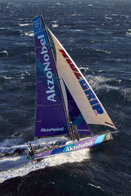 THM-17_105884_VOR-LISBON-LEG2start