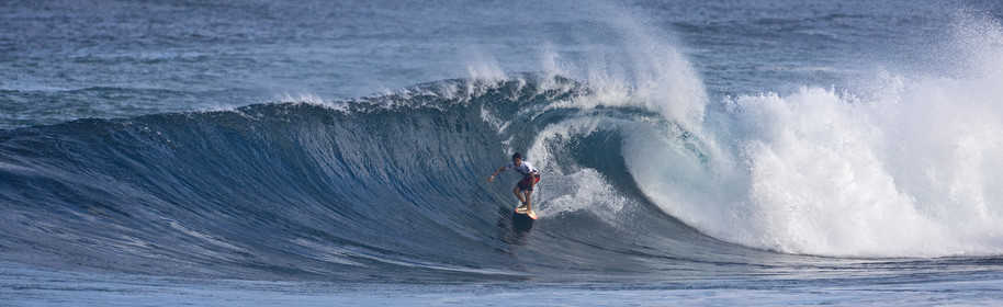 2011 VOLCOM PIPE PRO  ( Surf contest) at Banzai Pipeline Beach, North Shore - Oahu - Hawaii.