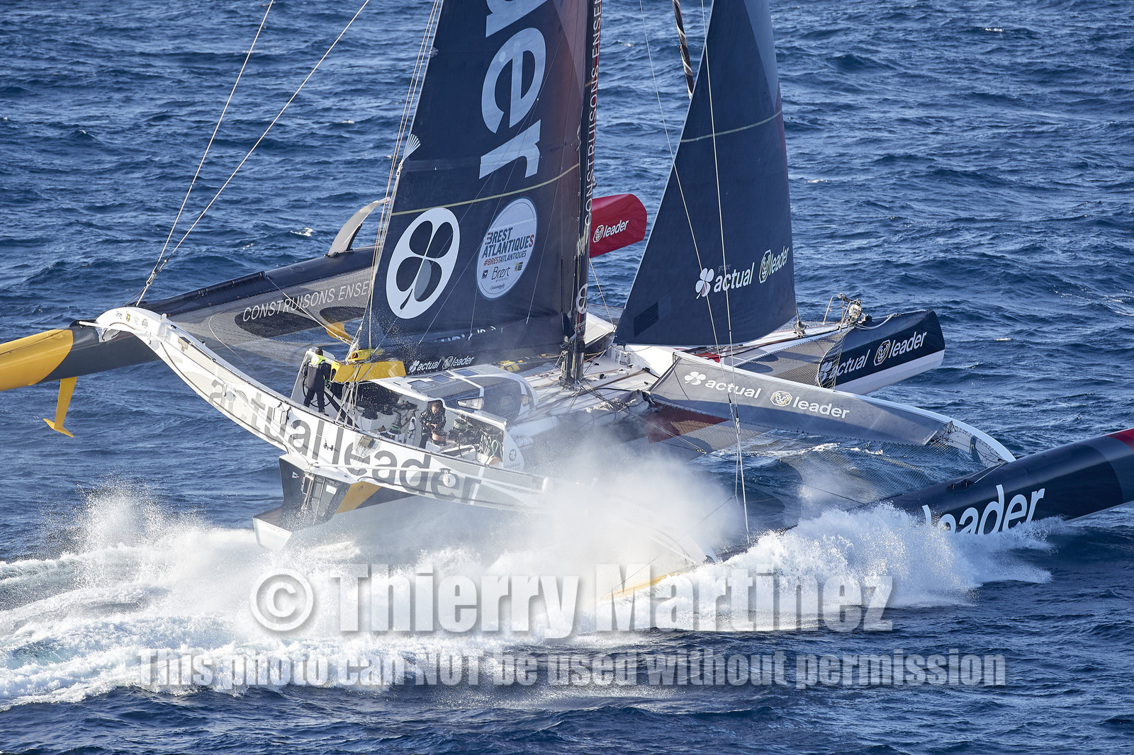 « ULTIM ACTUAL LEADER , Skipper Yves Le Blevec.