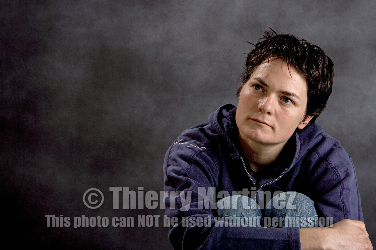Ellen MacArthur Solo round the world record , finish(FRA)