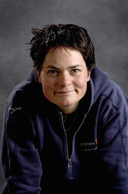 Ellen MacArthur Solo round the world record , finish(FRA)