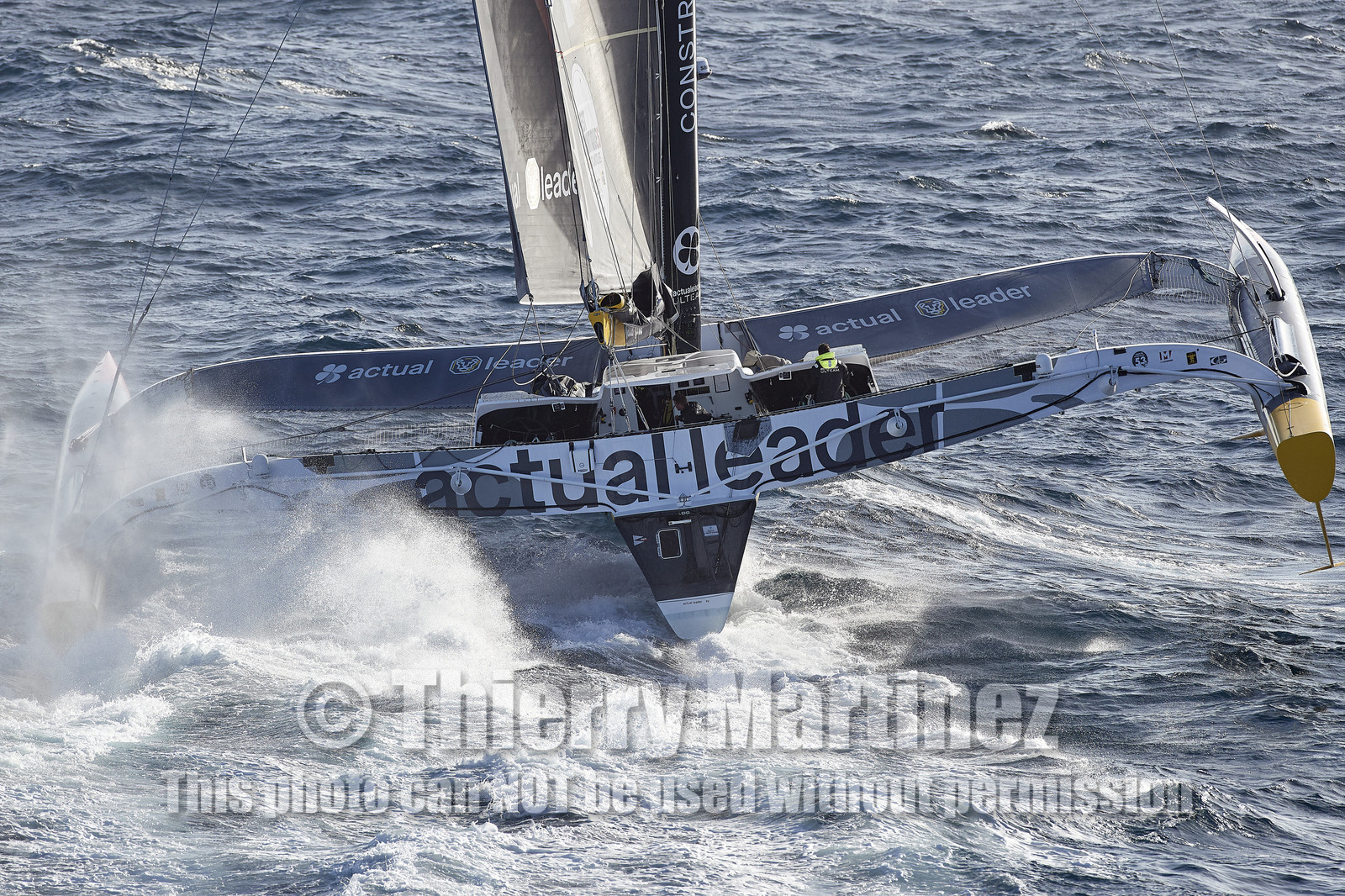 « ULTIM ACTUAL LEADER , Skipper Yves Le Blevec.