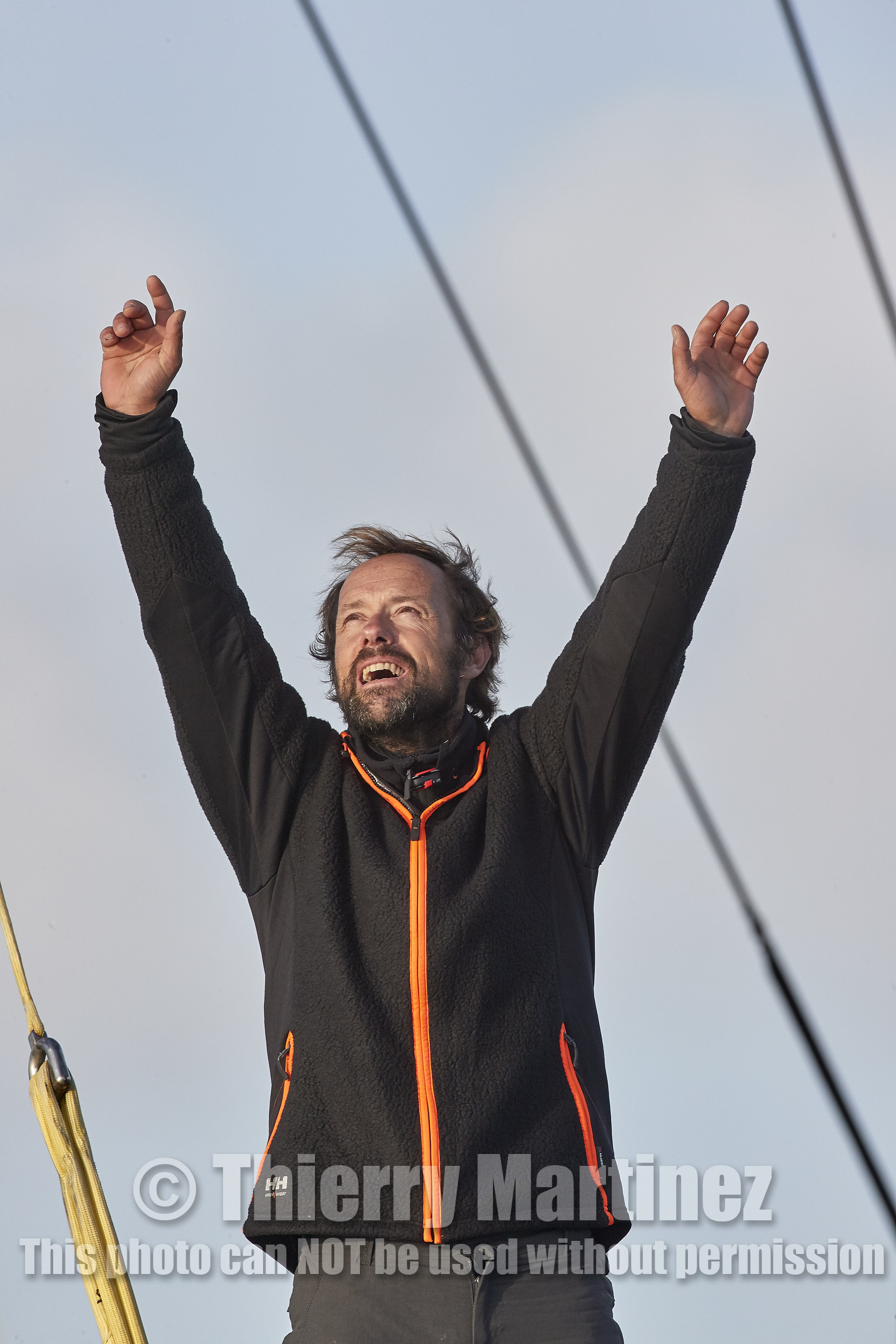 Single-handed sailing round the world record .