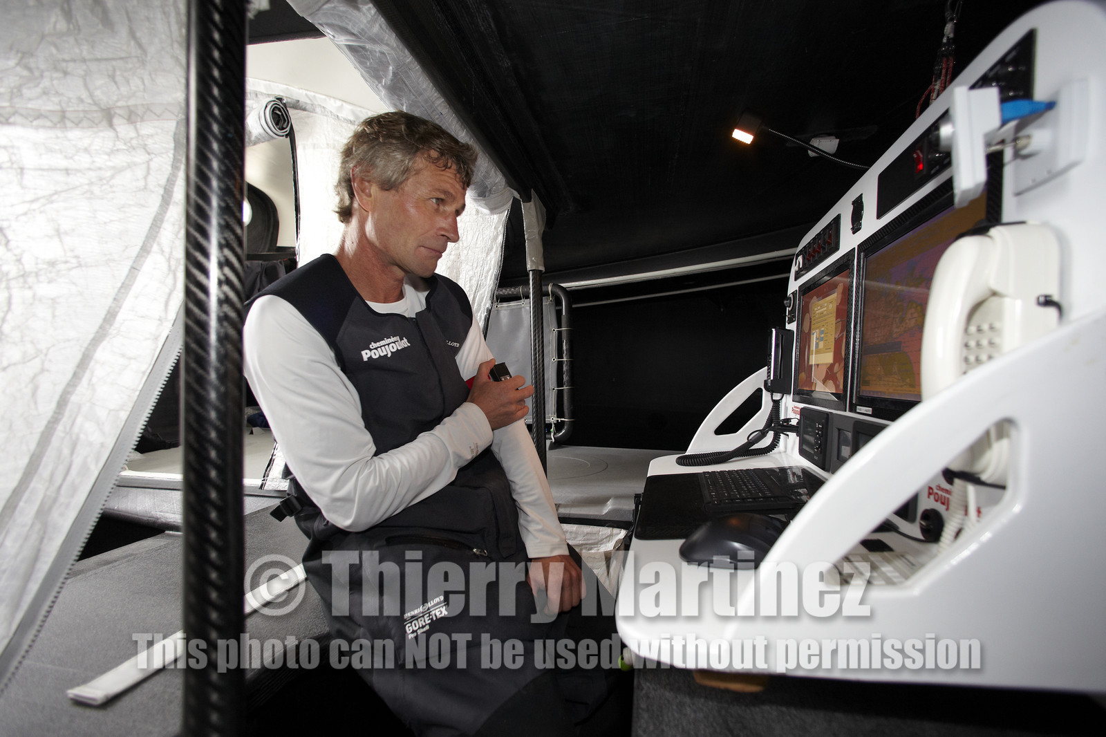 12_19773 CHEMINEES POUJOULAT ( IMOCA 60') , Skipper Bernard Stamm (SUI)