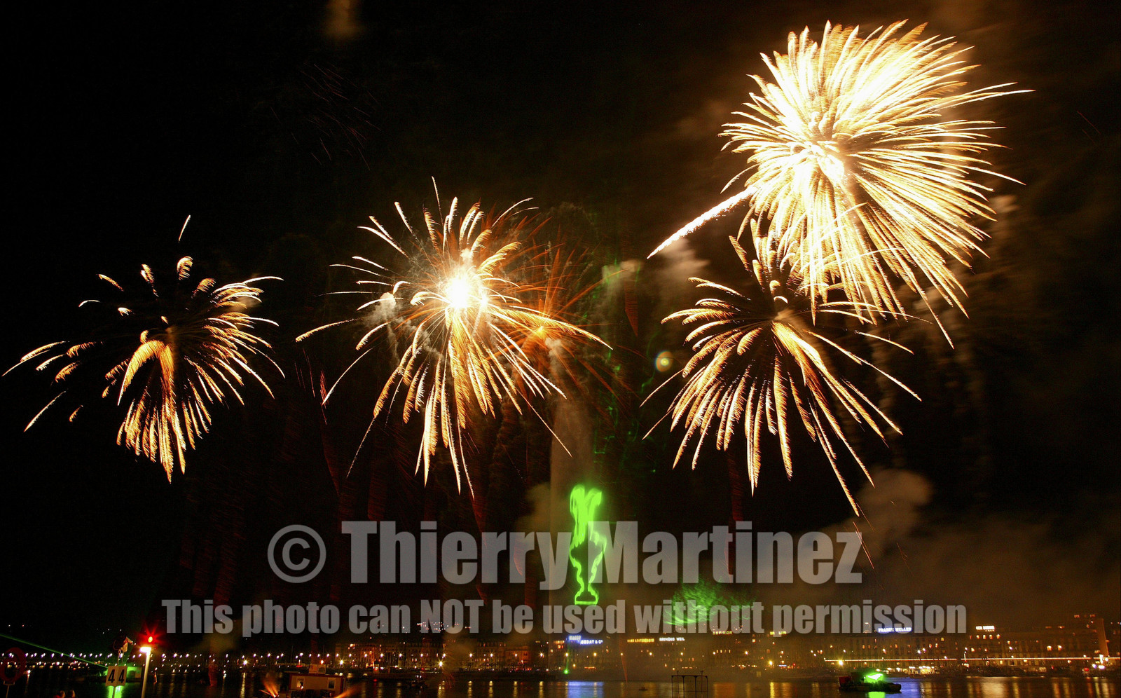 03_2271D ©Th.Martinez .Geneva , Switzerland. America's Cup 2003. 8th March 2003.Alinghi Team winner of America's Cup 2003..Welcome to Alinghi Team in Geneva.Firework and laser show by the lac...