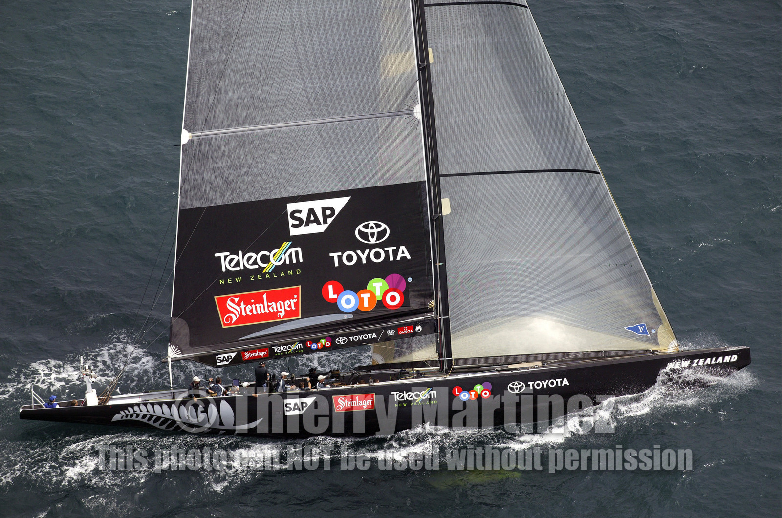 03_0187D ©Th.Martinez - Auckland (NZ) . America's Cup 2003. 18th February 2003. Day 3..Alinghi (SUI 64) vs Team NZ (NZL 82) ..