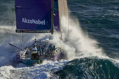 THM-17_105269_VOR-LISBON-LEG2start