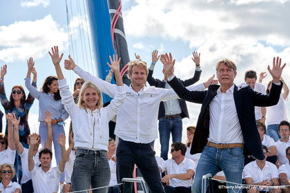 Baptême du trimaran ULTIM de François Gabart « SVR-LAZARIGUE » par Mélanie Laurent à Concarneau.