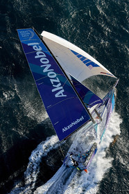 THM-17_105413_VOR-LISBON-LEG2start