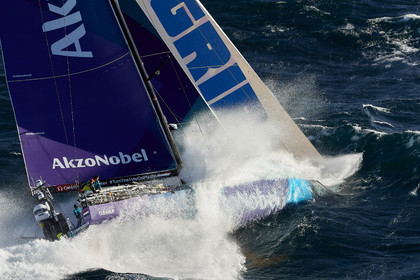 THM-17_104925_VOR-LISBON-LEG2start