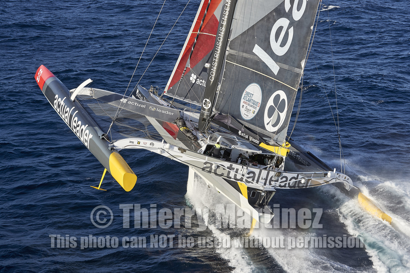 « ULTIM ACTUAL LEADER , Skipper Yves Le Blevec.