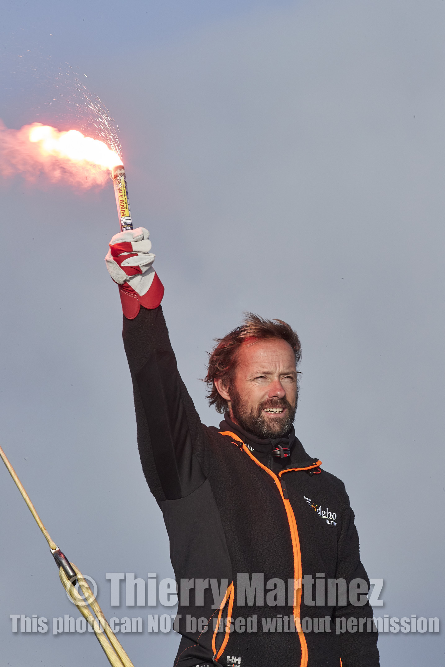 Single-handed sailing round the world record .