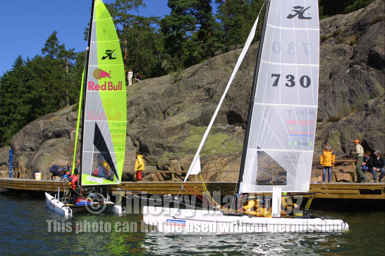 01_0485D-©ThMartinez- Sweden 1st 3rd August 2001. Archipelago Raid (Catamaran Formula 18) . F.Cammas &Steve Ravussin (730) leaving and Jyrki Järvi & Pete Karto arriving in Grinda check point