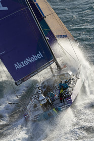 THM-17_105061_VOR-LISBON-LEG2start