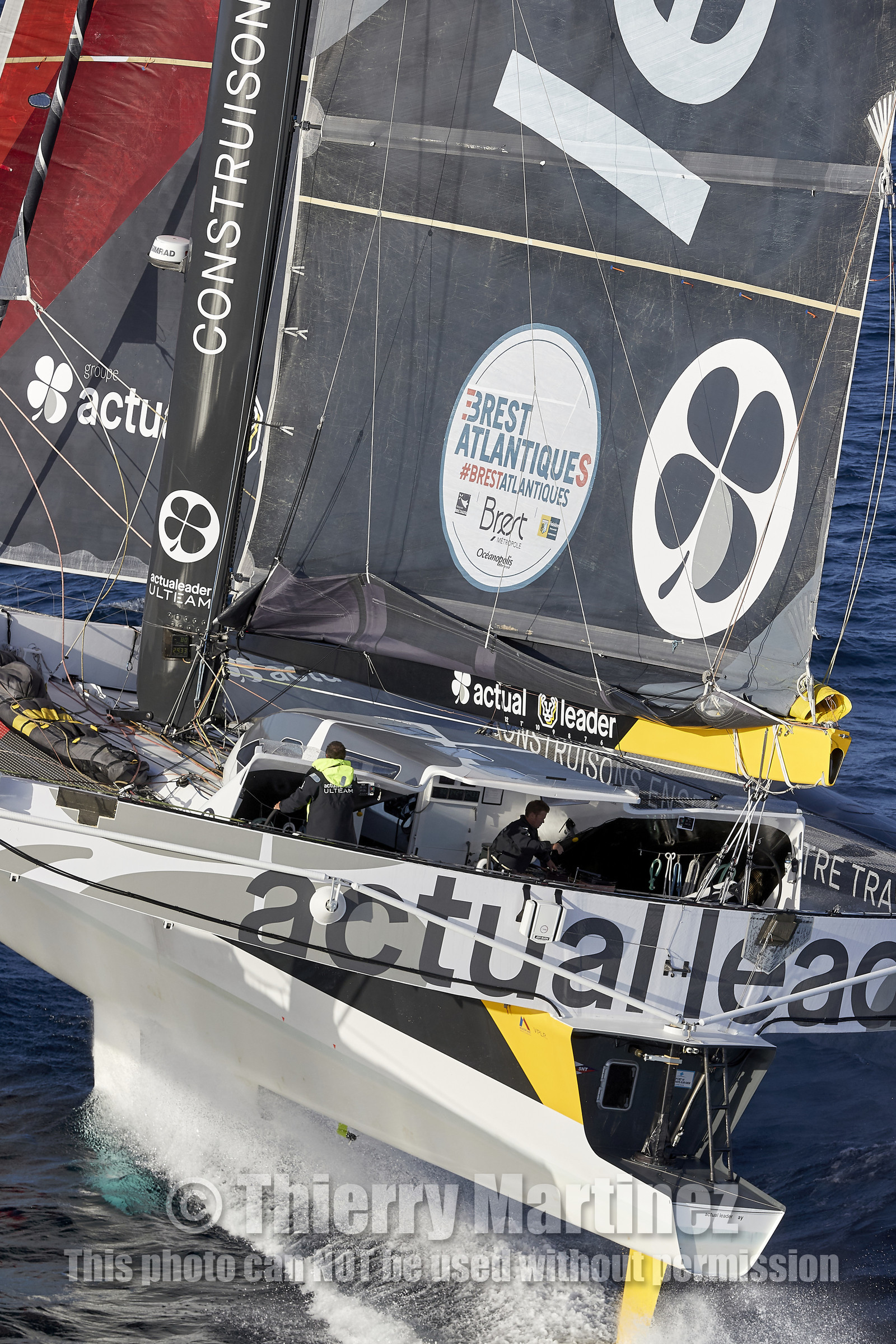 « ULTIM ACTUAL LEADER , Skipper Yves Le Blevec.