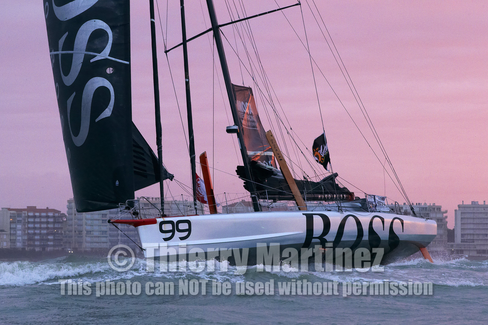 13_01515  2012 13 VENDEE GLOBE. Arrival in Les sables d'Olonne (