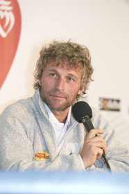 13_02339  2012 13 VENDEE GLOBE. Arrival in Les sables d'Olonne (