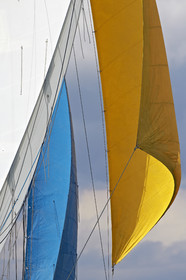 Langoustier  KROG E BARZ sous voile dans le golfe du Morbihan.