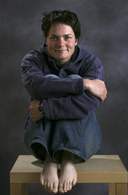 Ellen MacArthur Solo round the world record , finish(FRA)