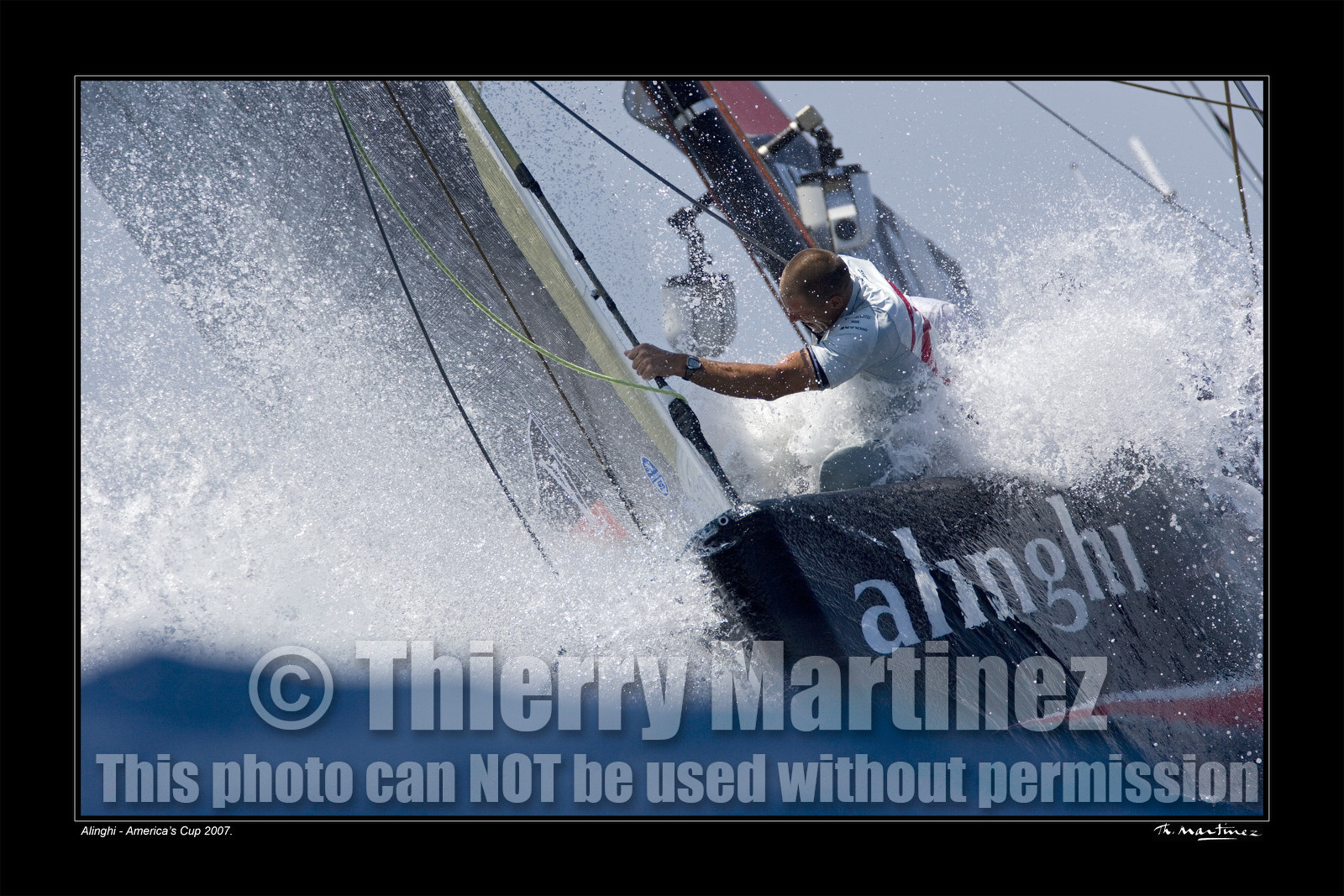 Photo disponible en tirage photo Fine Art,tirage original limités à 30 exemplaires.Chaque tirage est numéroté avec certificat d’authenticité signé.Pour choisir le format et support merci d'utiliser le caddie à coté de la photo.Formats disponibles : Tirage sur papier ( tirage seul) :  30x45 cm   40x60 cm  60x90 cm. Vous pouvez choisir le tirage avec un fond blanc ou noir , à votre convenance. Tirage sur papier contrecollé sur Dibond ( pas de bord blanc ou noir autour de l'image), avec système d'attache au dos:  30x45 cm   40x60 cm  50x75 cm  80x120cm.Tirage sur toile ( Canvas) monté sur chassis bois (pas de bord blanc ou noir autour de l'image), avec système d'attache au dos :  50x75 cm  80x120cm.Expédition ( Dans le monde entier): Colissimo (assurance) avec signature à réception. 48h pour la France métropolitaine.Il est possible de récupérer les tirages à La Galerie du Golfe (sans frais d'expèdition).Conditionnement tirages seuls: tube cylindrique renforcé + boite.