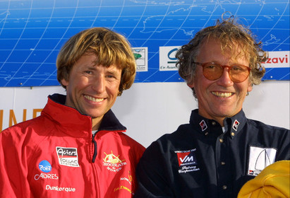 ©ThMartinez. Vendee Globe finish. Les Sables d'Olonne (FRA),5 mars 2001..Joe Seeten (FRA) Region Nord Pas de Calais-Chocolats du Monde 10éme en.115jours 16h 46mn, et Patrice Carpentier (FRA) VM Materiaux 11éme en .116 jours 0h 32mn 18s.