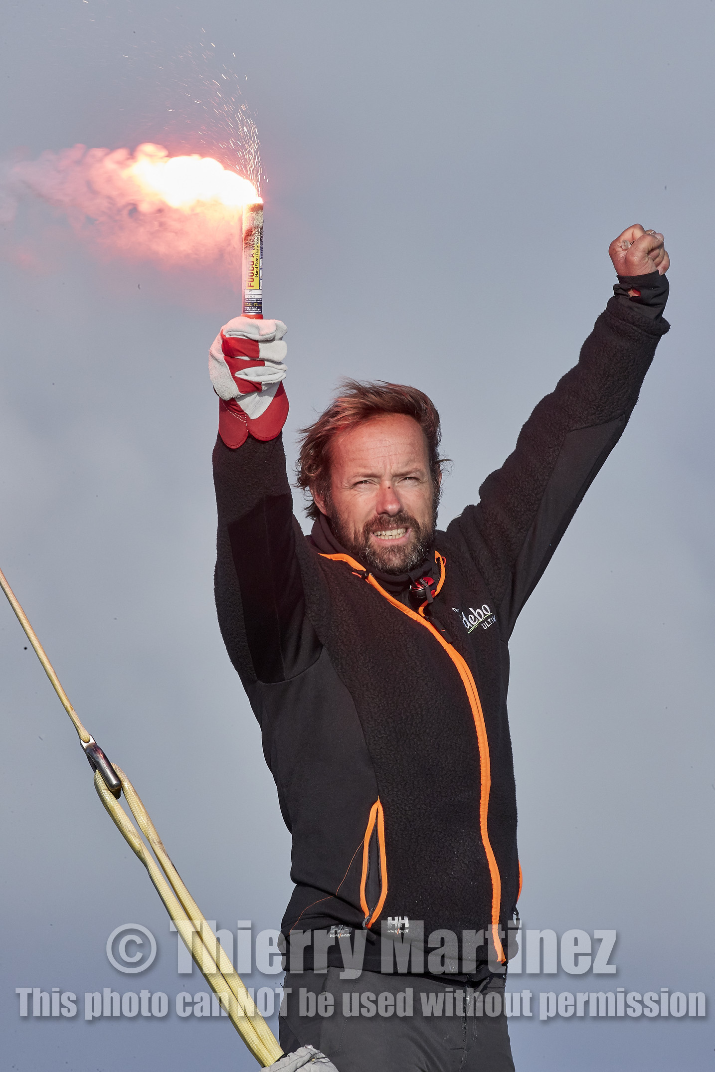 Single-handed sailing round the world record .