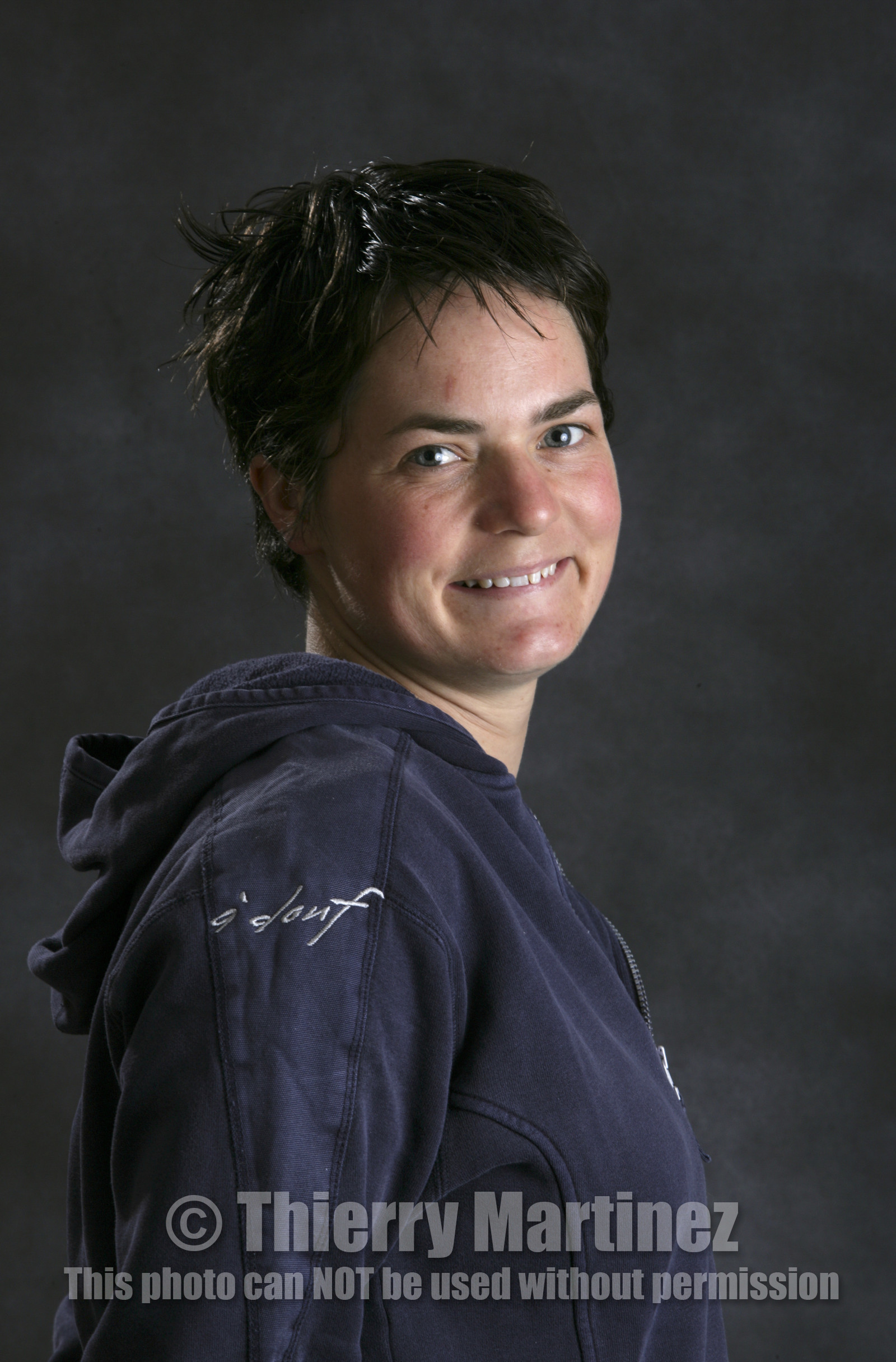 Ellen MacArthur Solo round the world record , finish(FRA)