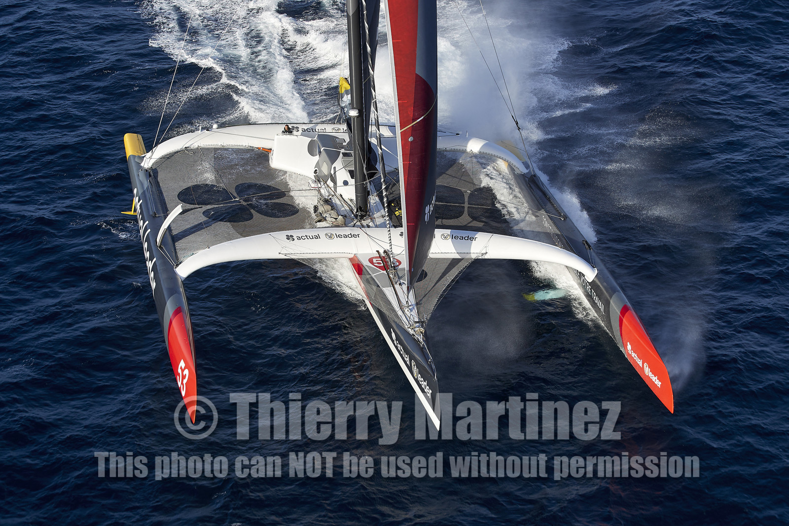 « ULTIM ACTUAL LEADER , Skipper Yves Le Blevec.