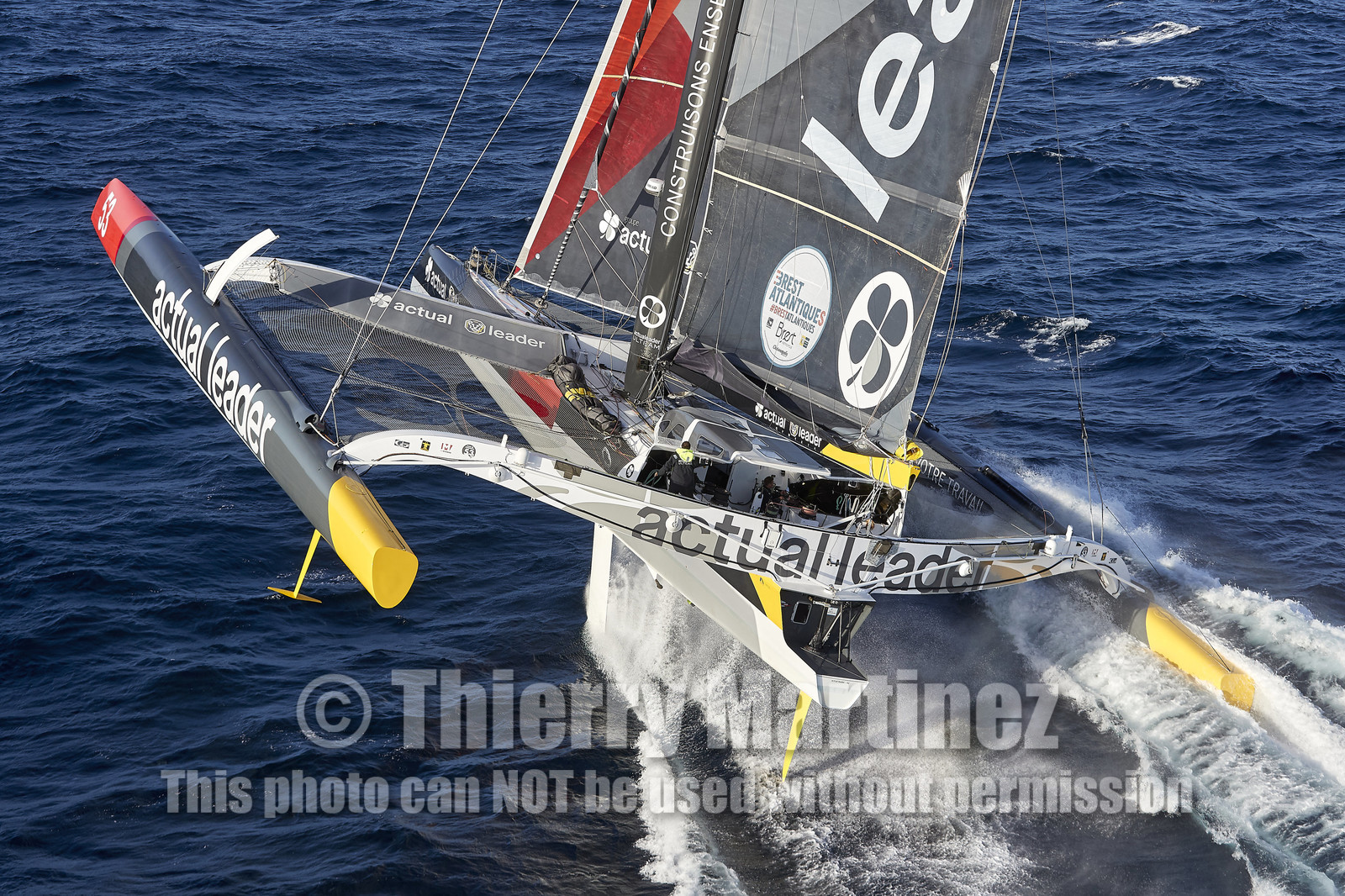 « ULTIM ACTUAL LEADER , Skipper Yves Le Blevec.