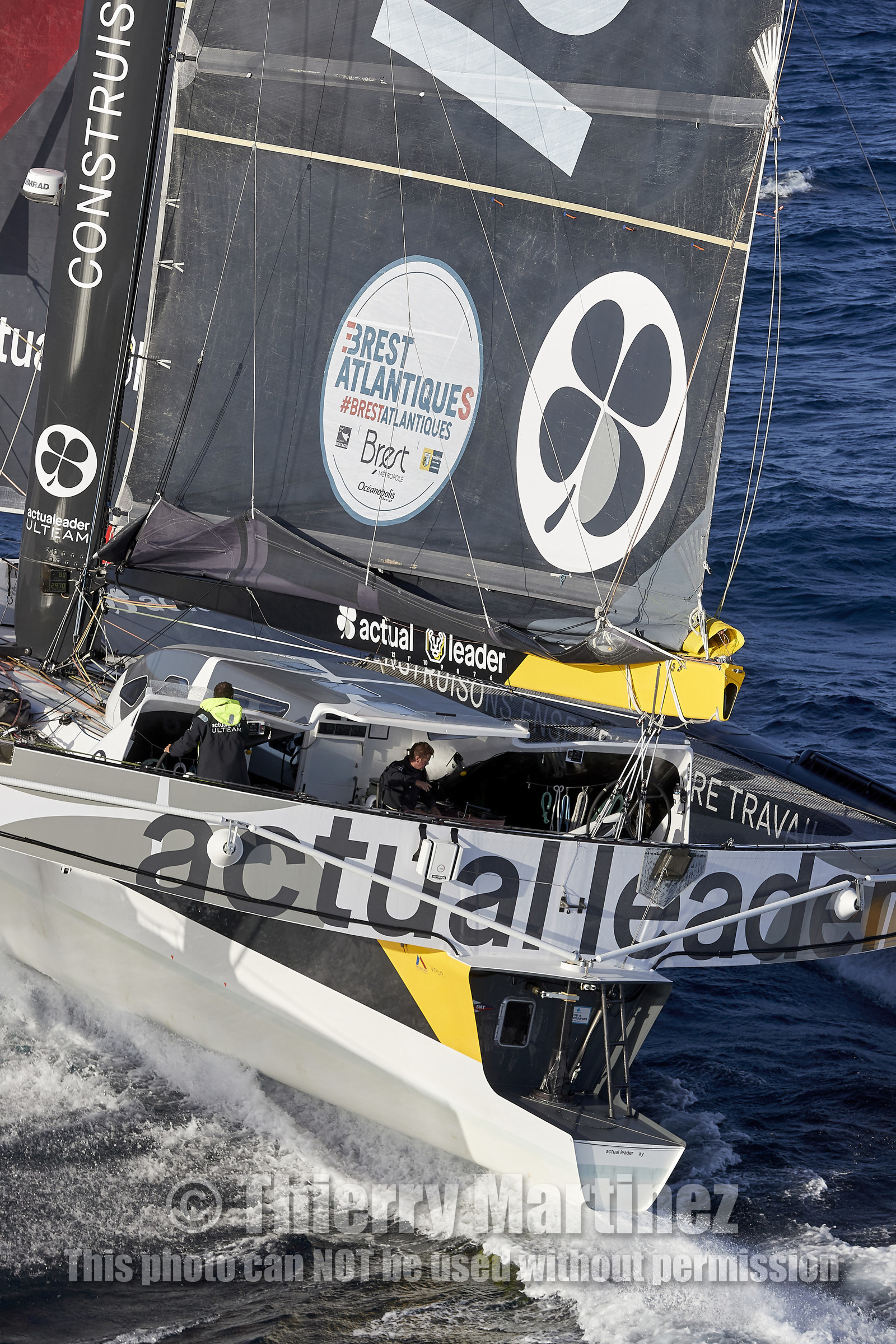 « ULTIM ACTUAL LEADER , Skipper Yves Le Blevec.
