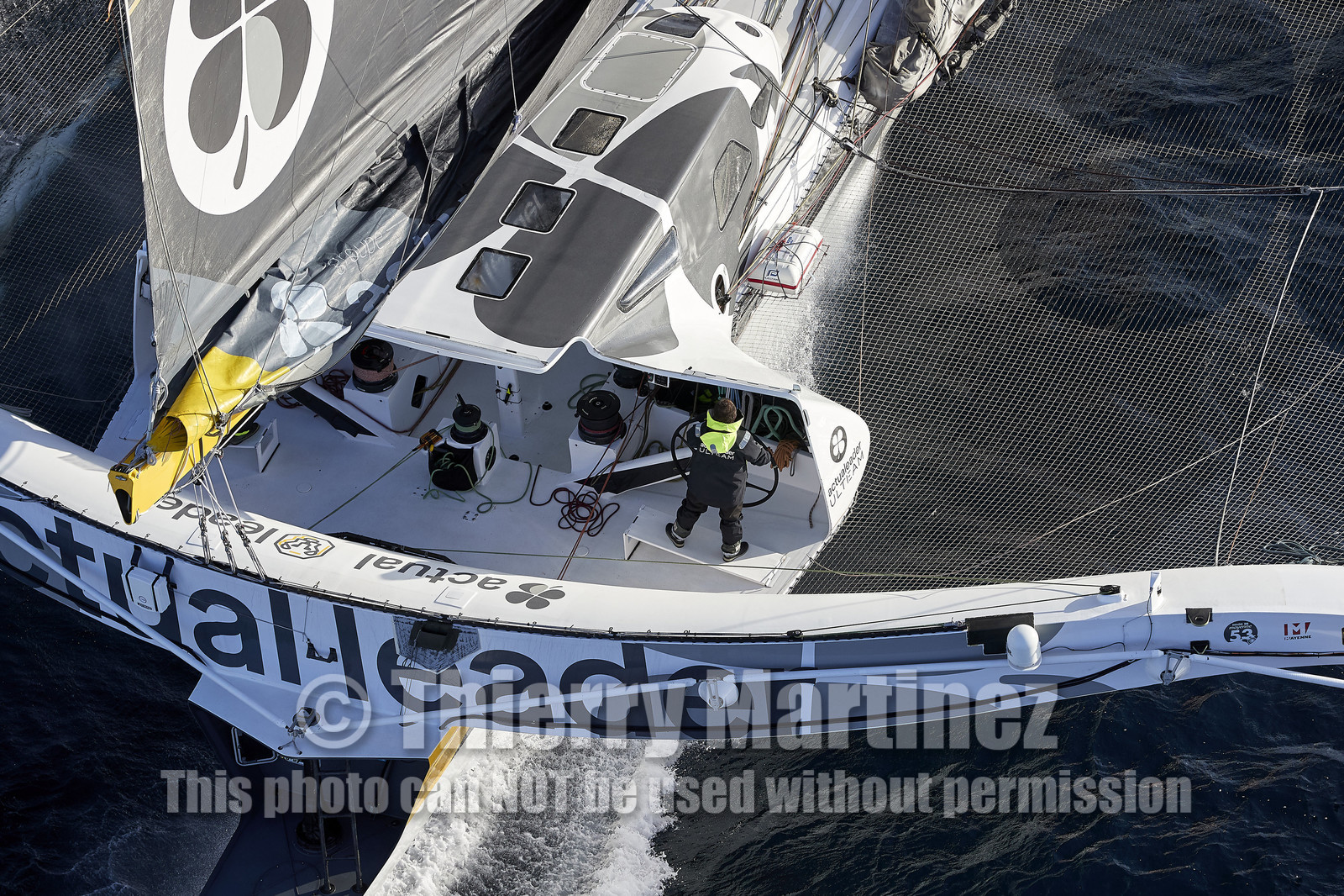 « ULTIM ACTUAL LEADER , Skipper Yves Le Blevec.