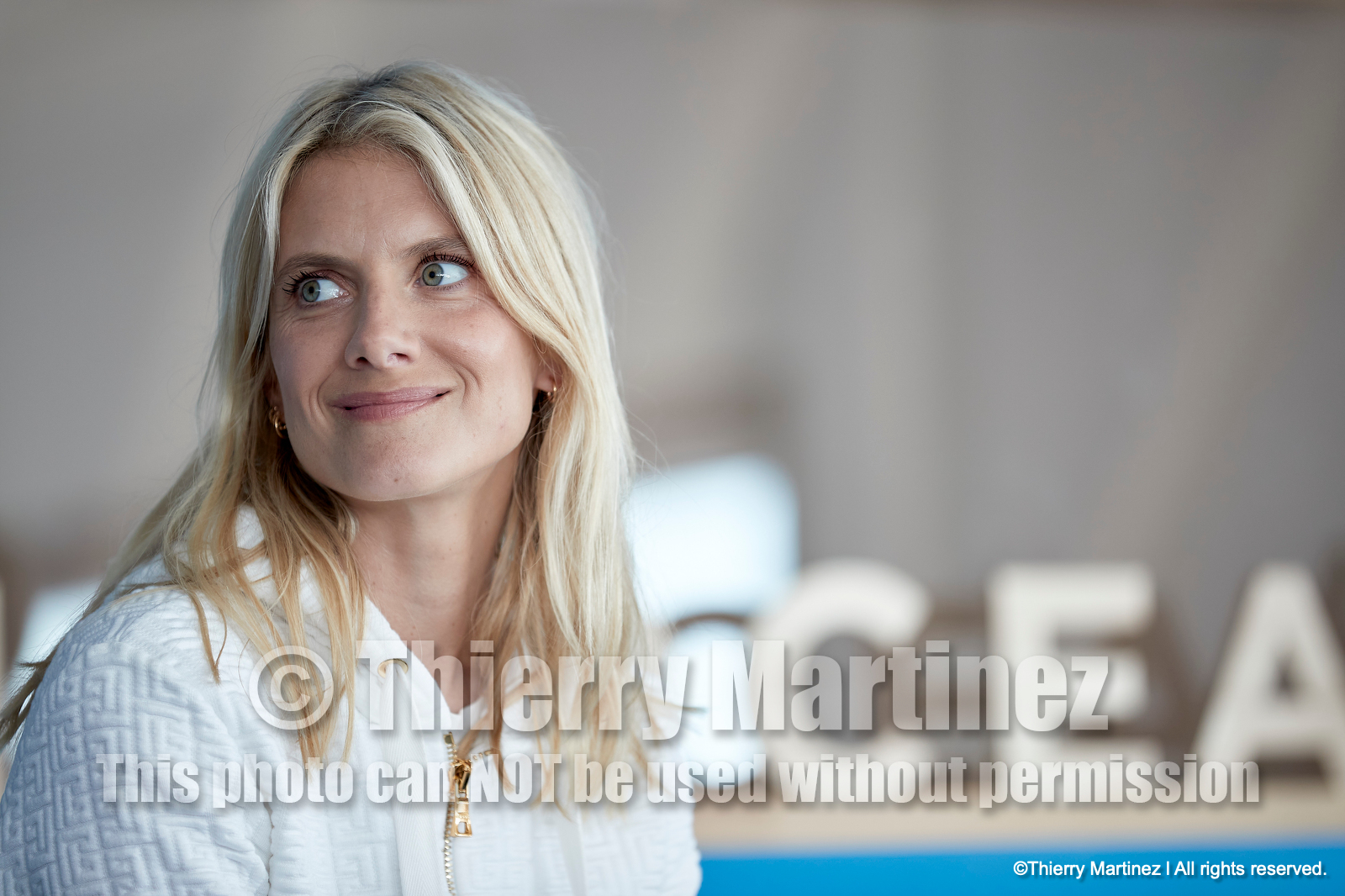 Baptême du trimaran ULTIM de François Gabart « SVR-LAZARIGUE » par Mélanie Laurent à Concarneau.