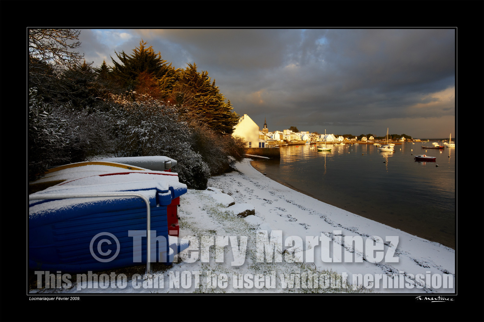 Photo disponible en tirage photo Fine Art,tirage original limités à 30 exemplaires.Chaque tirage est numéroté avec certificat d’authenticité signé.Pour choisir le format et support merci d'utiliser le caddie à coté de la photo.Formats disponibles : Tirage sur papier ( tirage seul) :  30x45 cm   40x60 cm  60x90 cm. Vous pouvez choisir le tirage avec un fond blanc ou noir , à votre convenance. Tirage sur papier contrecollé sur Dibond ( pas de bord blanc ou noir autour de l'image), avec système d'attache au dos:  30x45 cm   40x60 cm  50x75 cm  80x120cm.Tirage sur toile ( Canvas) monté sur chassis bois (pas de bord blanc ou noir autour de l'image), avec système d'attache au dos :  50x75 cm  80x120cm.Expédition ( Dans le monde entier): Colissimo (assurance) avec signature à réception. 48h pour la France métropolitaine.Il est possible de récupérer les tirages à La Galerie du Golfe (sans frais d'expèdition).Conditionnement tirages seuls: tube cylindrique renforcé + boite.