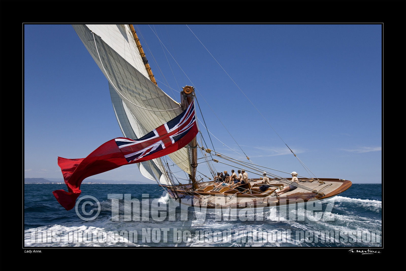 Photo disponible en tirage photo Fine Art,tirage original limités à 30 exemplaires.Chaque tirage est numéroté avec certificat d’authenticité signé.Pour choisir le format et support merci d'utiliser le caddie à coté de la photo.Formats disponibles : Tirage sur papier ( tirage seul) :  30x45 cm   40x60 cm  60x90 cm. Vous pouvez choisir le tirage avec un fond blanc ou noir , à votre convenance. Tirage sur papier contrecollé sur Dibond ( pas de bord blanc ou noir autour de l'image), avec système d'attache au dos:  30x45 cm   40x60 cm  50x75 cm  80x120cm.Tirage sur toile ( Canvas) monté sur chassis bois (pas de bord blanc ou noir autour de l'image), avec système d'attache au dos :  50x75 cm  80x120cm.Expédition ( Dans le monde entier): Colissimo (assurance) avec signature à réception. 48h pour la France métropolitaine.Il est possible de récupérer les tirages à La Galerie du Golfe (sans frais d'expèdition).Conditionnement tirages seuls: tube cylindrique renforcé + boite.