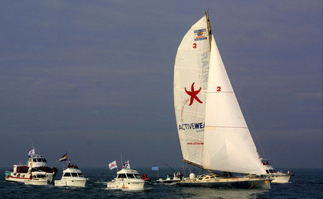 ©ThMartinez. Vendee Globe Finish.20th Feb 2001 Les Sables d'Olonne (FRA).Marc Thiercelin (FRA) ACTIVEWEAR finishing 4th in 103 days 20h 37mn 49s.