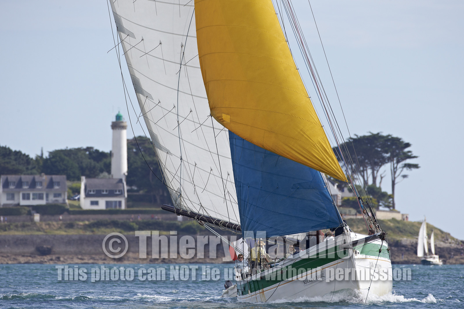 Langoustier  KROG E BARZ sous voile dans le golfe du Morbihan.