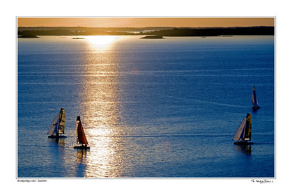 Photo disponible en tirage photo Fine Art,tirage original limités à 30 exemplaires.Chaque tirage est numéroté avec certificat d’authenticité signé.Pour choisir le format et support merci d'utiliser le caddie à coté de la photo.Formats disponibles : Tirage sur papier ( tirage seul) :  30x45 cm   40x60 cm  60x90 cm. Vous pouvez choisir le tirage avec un fond blanc ou noir , à votre convenance. Tirage sur papier contrecollé sur Dibond ( pas de bord blanc ou noir autour de l'image), avec système d'attache au dos:  30x45 cm   40x60 cm  50x75 cm  80x120cm.Tirage sur toile ( Canvas) monté sur chassis bois (pas de bord blanc ou noir autour de l'image), avec système d'attache au dos :  50x75 cm  80x120cm.Expédition ( Dans le monde entier): Colissimo (assurance) avec signature à réception. 48h pour la France métropolitaine.Il est possible de récupérer les tirages à La Galerie du Golfe (sans frais d'expèdition).Conditionnement tirages seuls: tube cylindrique renforcé + boite.