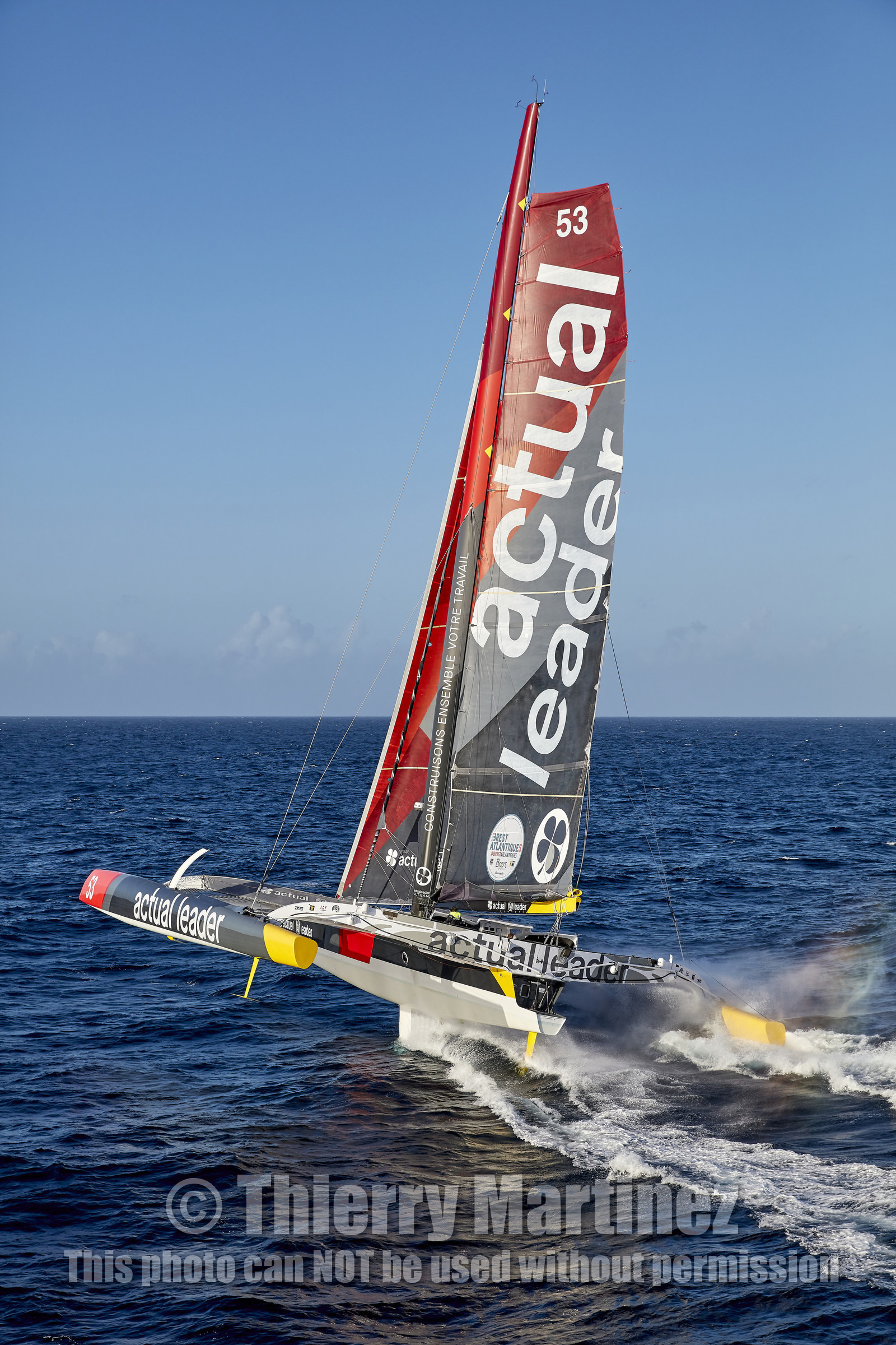 « ULTIM ACTUAL LEADER , Skipper Yves Le Blevec.