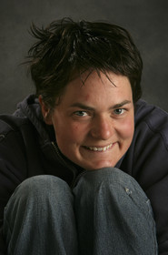 Ellen MacArthur Solo round the world record , finish(FRA)