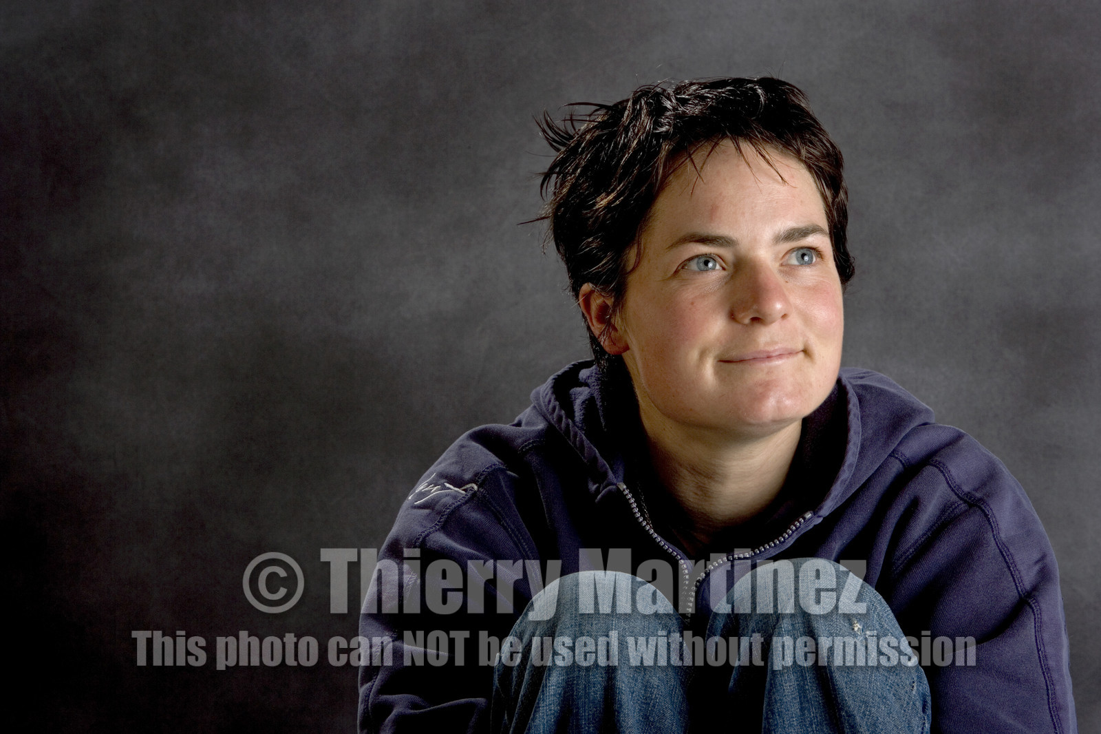 Ellen MacArthur Solo round the world record , finish(FRA)