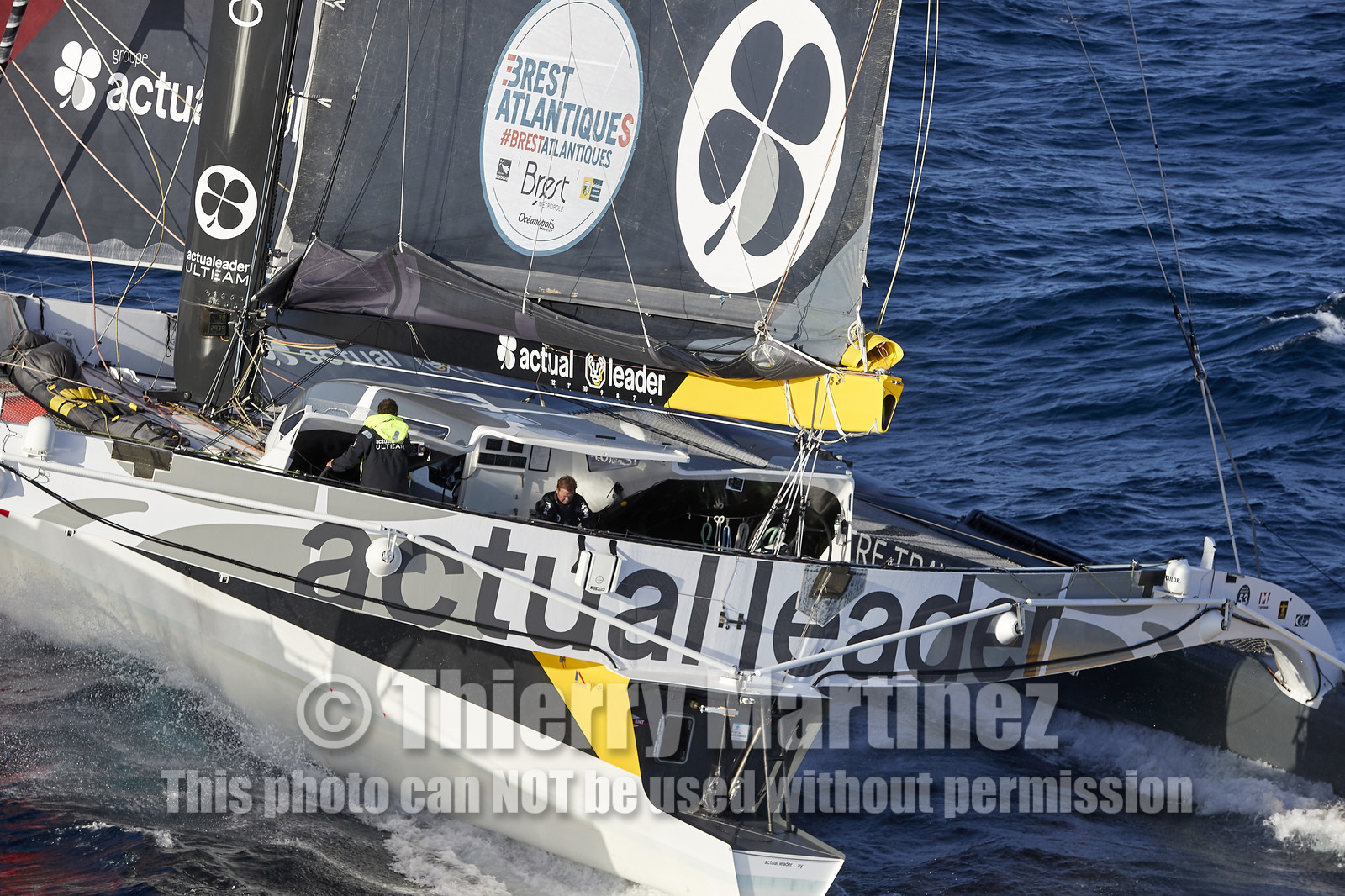 « ULTIM ACTUAL LEADER , Skipper Yves Le Blevec.