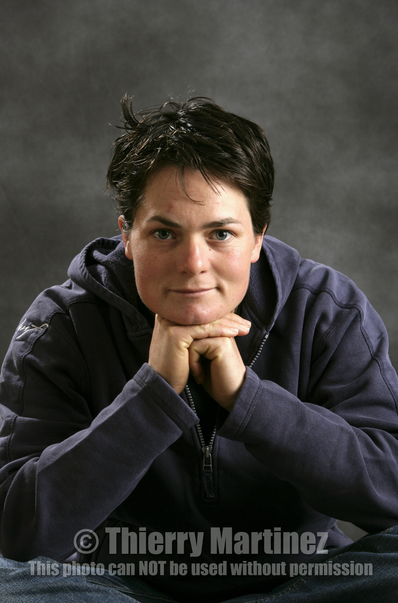 Ellen MacArthur Solo round the world record , finish(FRA)