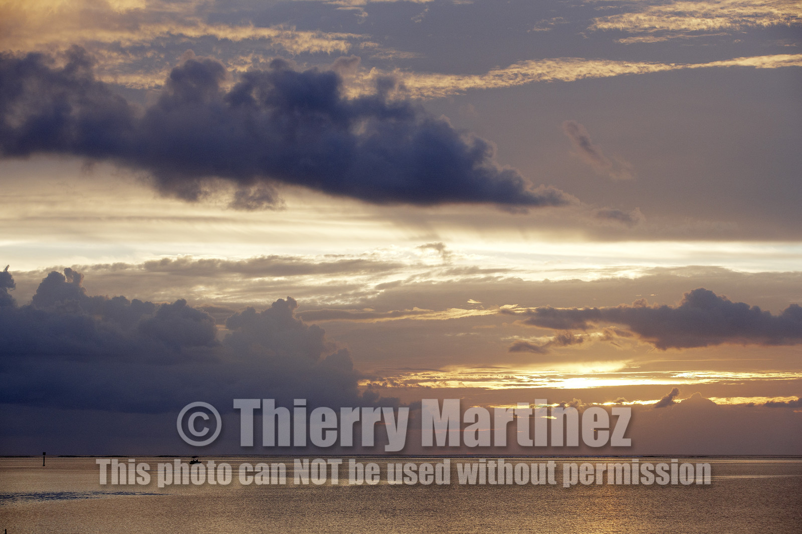 15_024736  ©ThMartinez Sea&Co.  RAIATEA - ILES SOUS LE VENT. POLYNESIE FRANCAISE .  2 Février 2015. ..SUNSET